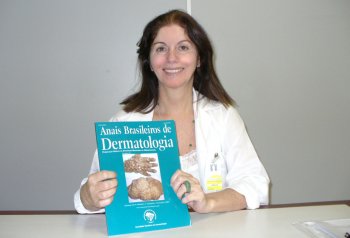 Dermatologista publica artigo em revista brasileira